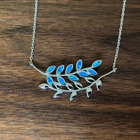 Sterling Silver Necklace with Blue Opalite Leaves - 925 Stamped - 17 in - NEW - Picture 1 of 8